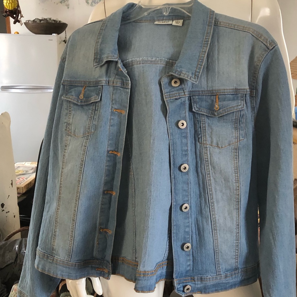 Denim jacket with stretch